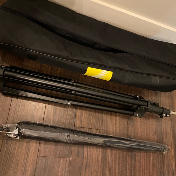 Nikon Pro Umbrella Lighting Kit - Picture 3 of 6